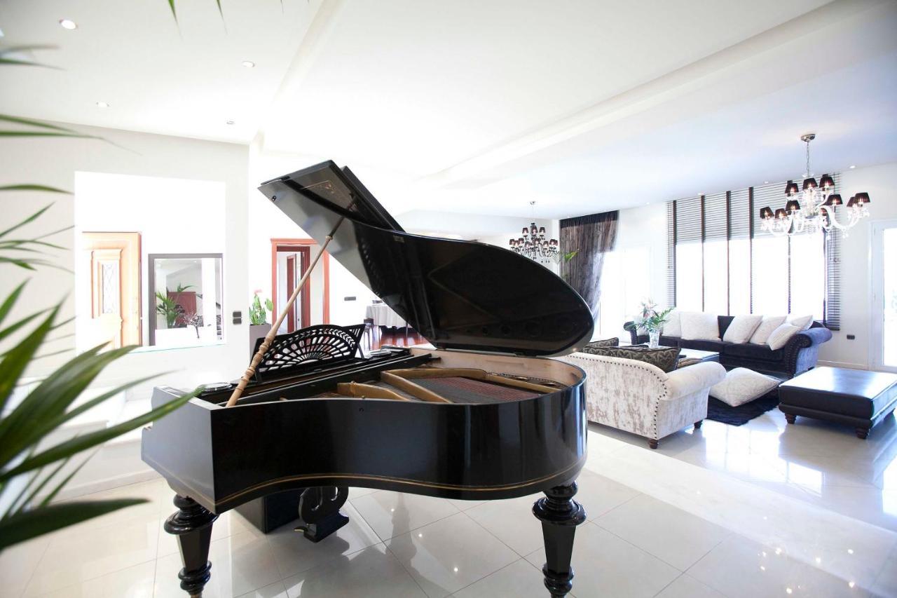 Villa Elena Peraia  ภายนอก รูปภาพ