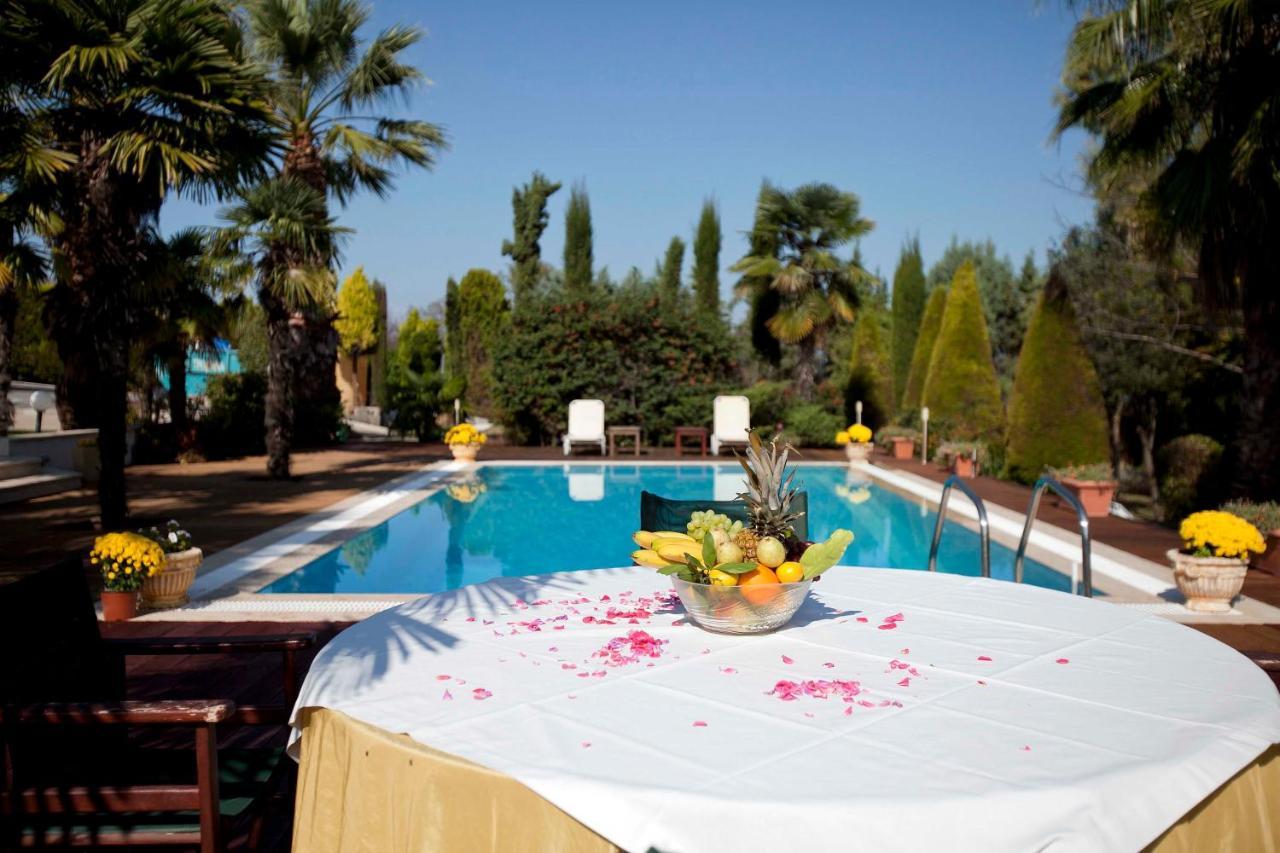 Villa Elena Peraia  ภายนอก รูปภาพ