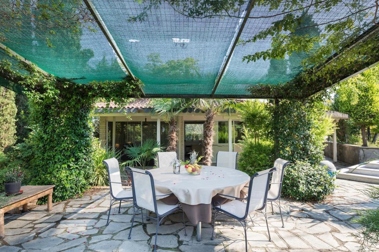 Villa Elena Peraia  ภายนอก รูปภาพ