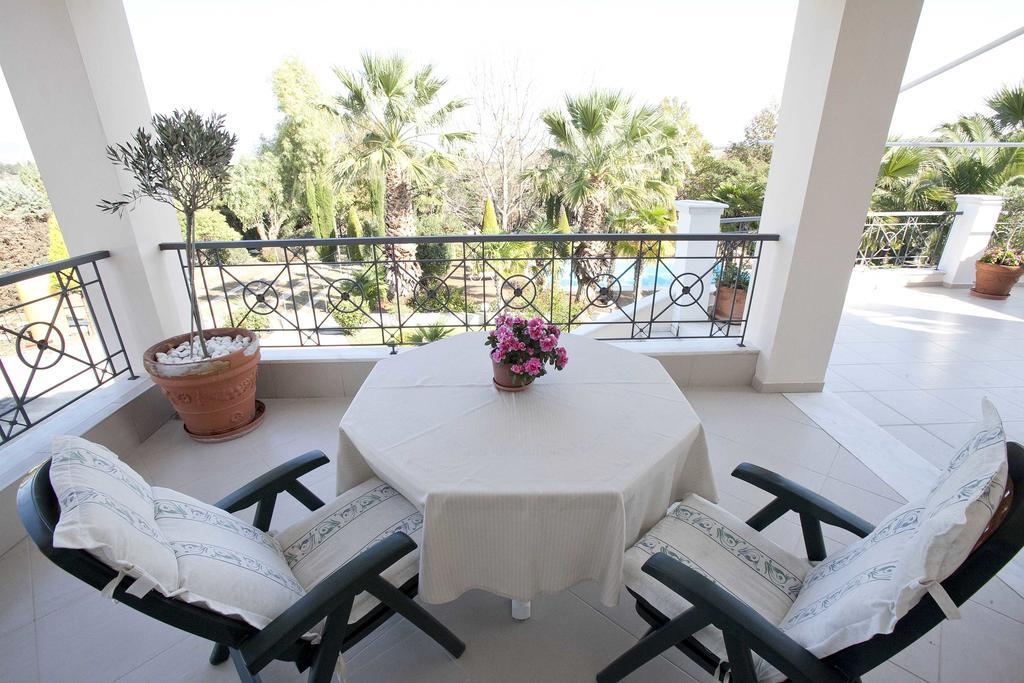 Villa Elena Peraia  ภายนอก รูปภาพ